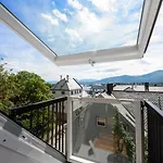 Apartament Topp Floor With One Bedroom & A Loft
