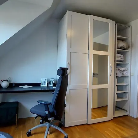 Topp Floor With One Bedroom & A Loft Lejlighed